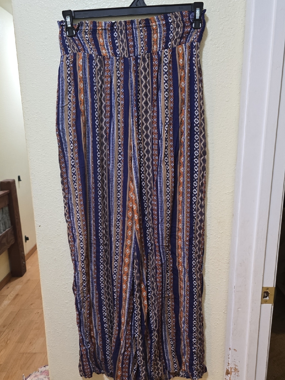 LA MIEL Navy, Rust & Cream Patterned Flowy Pants